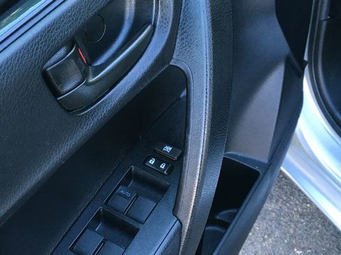 Used 2017 Toyota Corolla L FWD image 19