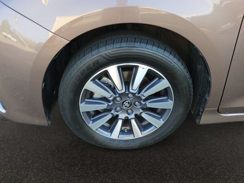Used 2020 Toyota Sienna Limited AWD/4WD image 38