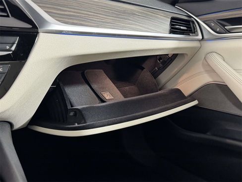 Used 2021 BMW 530e xDrive w/ Premium Package image 31