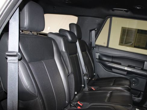 Used 2020 Ford Expedition XLT w/ Equipment Group 202A AWD/4WD image 25