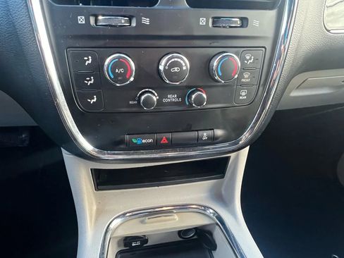 Used 2019 Dodge Grand Caravan SXT image 19