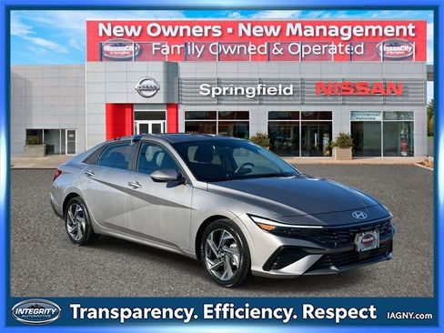 Used 2025 Hyundai Elantra SEL image 1