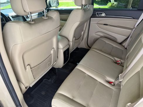 Used 2014 Jeep Grand Cherokee Laredo w/ 18" Wheel & 8.4" Radio Group image 11