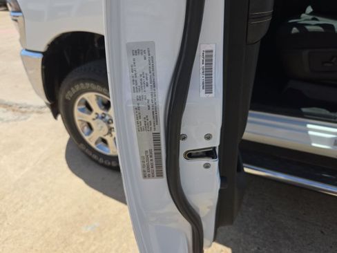 Used 2025 RAM 2500 Big Horn AWD/4WD image 25