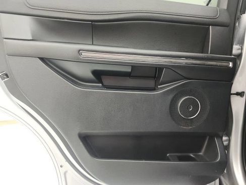 Used 2020 Ford Expedition XLT w/ Equipment Group 202A RWD image 9