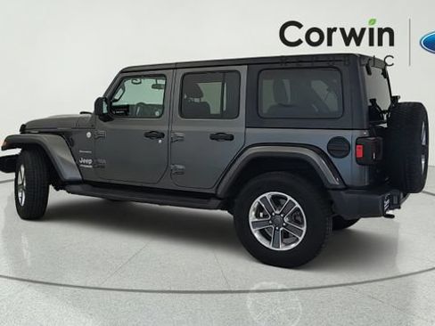 Used 2018 Jeep Wrangler Unlimited Sahara AWD/4WD image 3