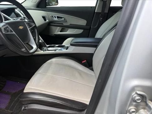 Used 2017 Chevrolet Equinox Premier w/ Enhanced Convenience Package AWD/4WD image 4