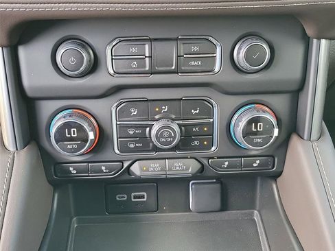 Used 2024 Chevrolet Tahoe LT w/ Luxury Package RWD image 34