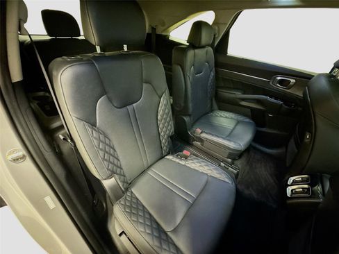 Used 2022 Kia Sorento SX Prestige image 30