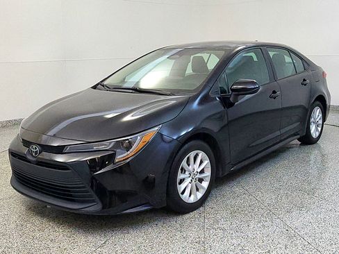 Used 2024 Toyota Corolla LE FWD image 1
