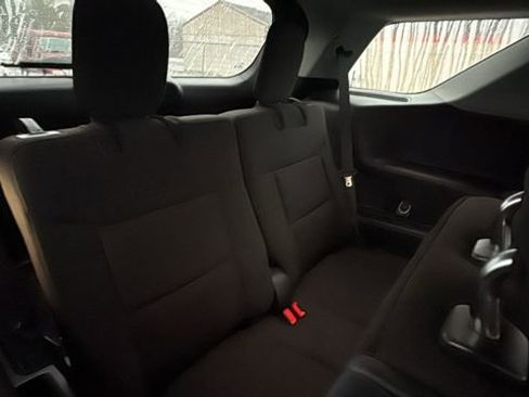 Used 2021 Ford Explorer XLT image 30