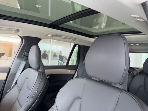 Used 2025 Volvo XC90 B6 Plus image 15