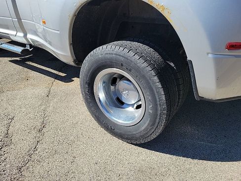 Used 2013 RAM 3500 Tradesman w/ Chrome Appearance Group AWD/4WD image 4