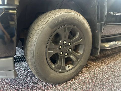 Used 2018 Chevrolet Silverado 1500 LT w/ True North Edition AWD/4WD image 24
