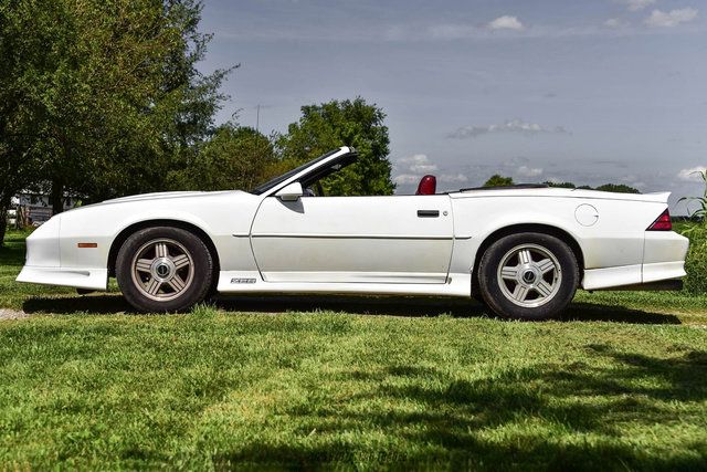 Used 1991 Chevrolet Camaro Z28 RWD image 3