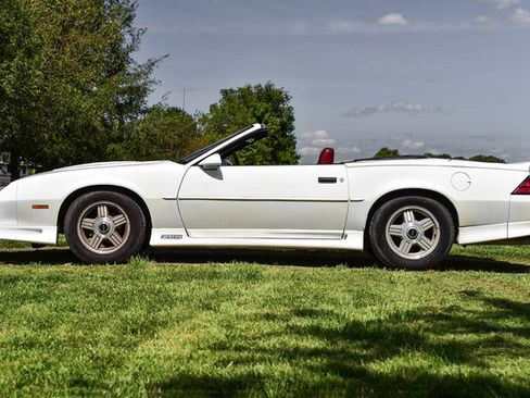 Used 1991 Chevrolet Camaro Z28 RWD image 3