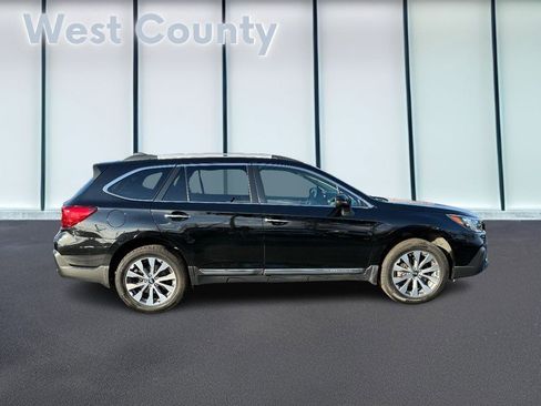 Used 2018 Subaru Outback 2.5i Touring image 2