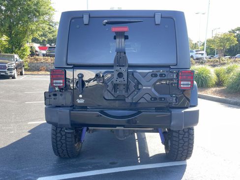 Used 2017 Jeep Wrangler Unlimited Sahara w/ Connectivity Group AWD/4WD image 8
