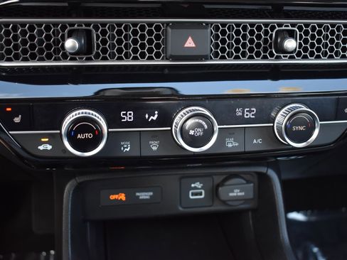 Used 2024 Honda Civic EX-L image 9