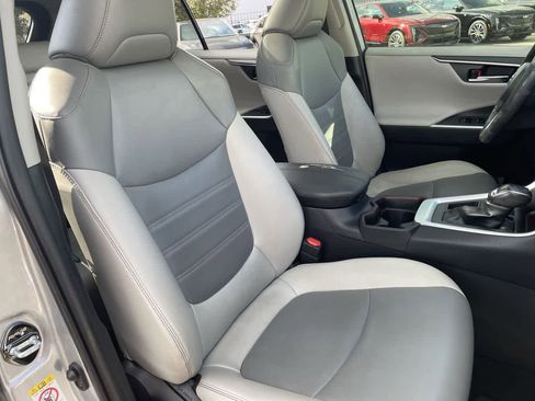 Used 2019 Toyota RAV4 Limited image 14