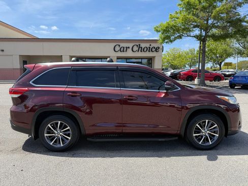 Used 2018 Toyota Highlander XLE image 6