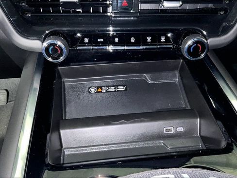 Used 2025 Chevrolet Tahoe Z71 image 32