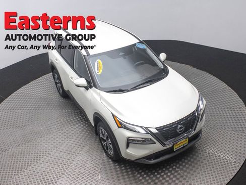Used 2022 Nissan Rogue SV image 3
