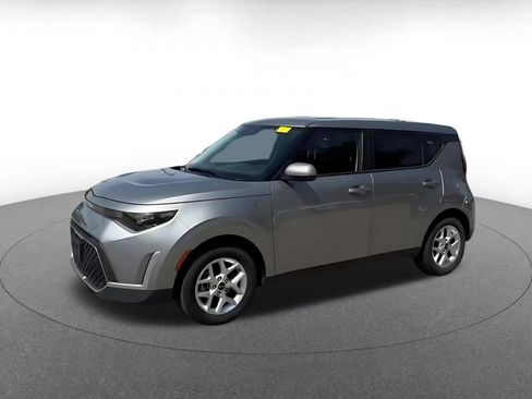 Used 2025 Kia Soul LX w/ LX Technology Package FWD image 7