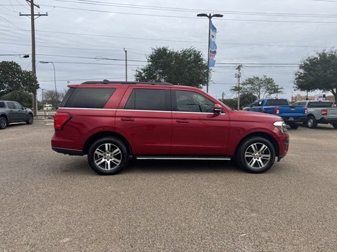 Certified 2022 Ford Expedition XLT image 4