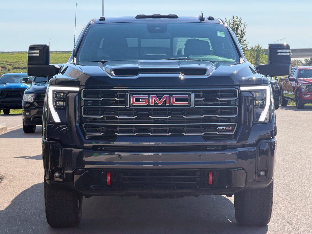 Used 2025 GMC Sierra 2500 AT4 w/ AT4 Preferred Package AWD/4WD image 6