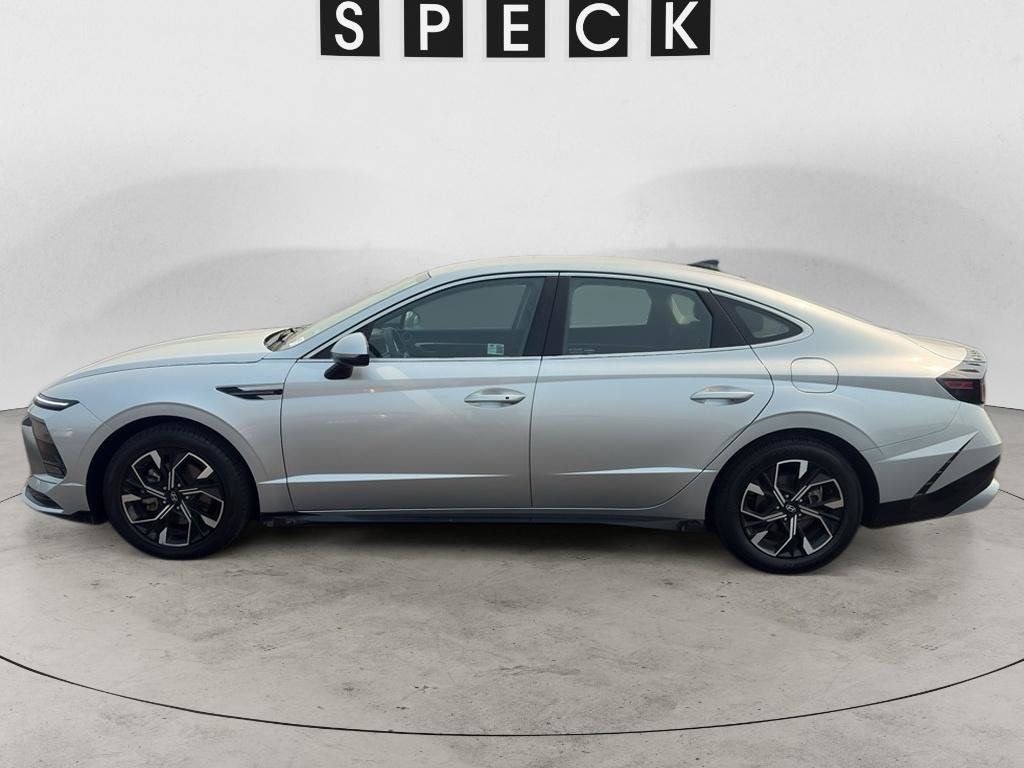 Used 2024 Hyundai Sonata SEL FWD image 2