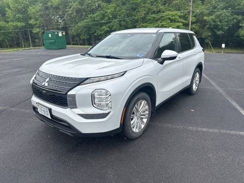 Used 2022 Mitsubishi Outlander ES FWD image 1