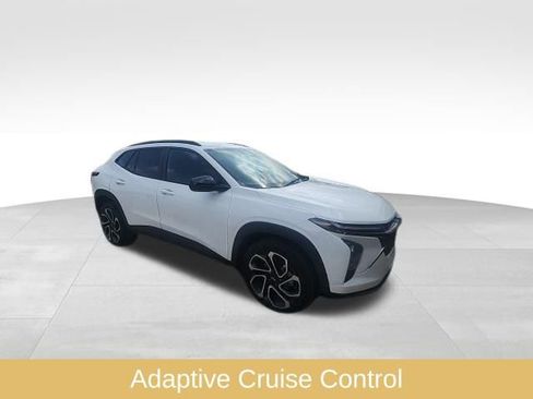 Used 2025 Chevrolet Trax RS w/ Driver Confidence Package image 8