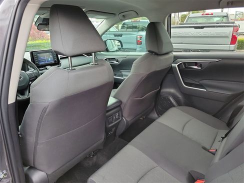 Used 2022 Toyota RAV4 XLE image 11