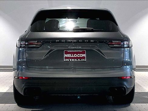 Used 2023 Porsche Cayenne image 9