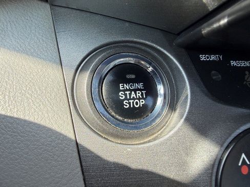 Used 2010 Toyota RAV4 Limited AWD/4WD image 33