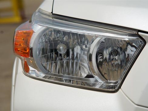 Used 2013 Toyota 4Runner Limited AWD/4WD image 26