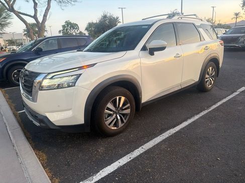 Used 2024 Nissan Pathfinder SL AWD/4WD image 1