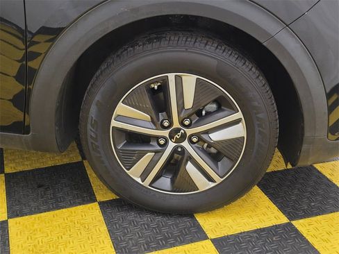 Used 2022 Kia Niro LXS w/ Digital Cluster Package image 9