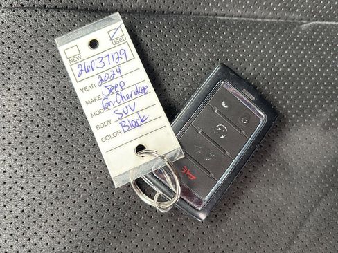 Used 2024 Jeep Grand Cherokee L Laredo image 44