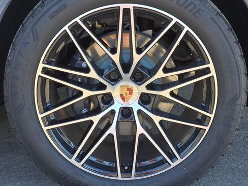 Certified 2026 Porsche Cayenne AWD/4WD image 43