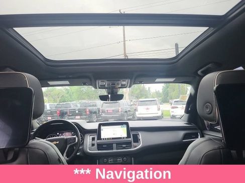 Used 2021 Chevrolet Suburban Premier w/ Premium Package AWD/4WD image 17