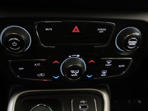 Used 2019 Jeep Compass Latitude AWD/4WD image 39
