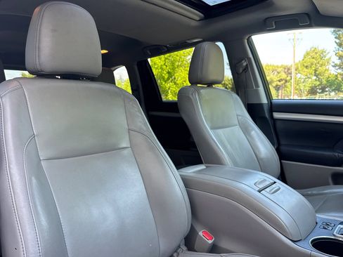 Used 2016 Toyota Highlander XLE AWD/4WD image 31