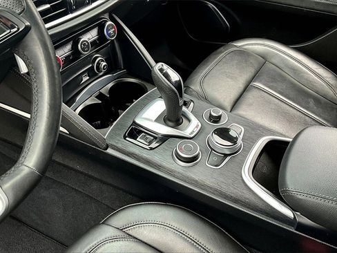 Used 2022 Alfa Romeo Stelvio Sprint image 12