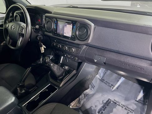 Used 2019 Toyota Tacoma TRD Off-Road w/ Technology Package AWD/4WD image 25