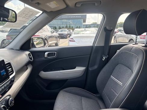 Used 2024 Hyundai Venue Limited FWD image 21
