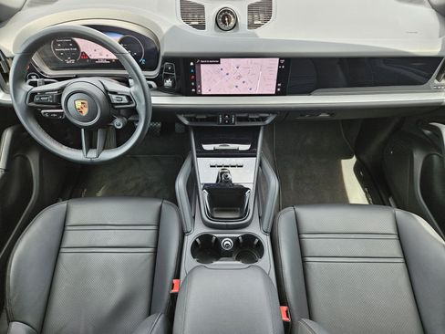 Certified 2025 Porsche Cayenne Coupe image 24