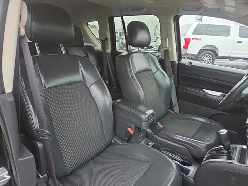 Used 2014 Jeep Compass Latitude w/ Sun/Sound Group image 21