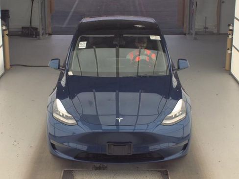Used 2021 Tesla Model Y Long Range image 2